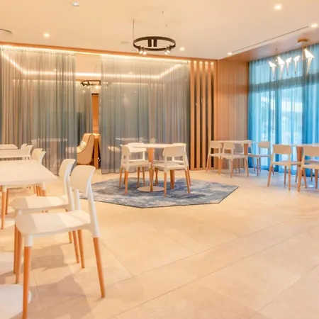 - Port St Laurent By Ihg סאן-לורן-דו-ואר